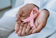 Câncer de mama: país tem 73 mil novos casos em 2025, diz médico a dr. Kalil