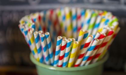 Além do canudo de papel: veja 3 dicas para reduzir uso de plásticos