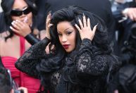 Cardi B leva sua autenticidade crua ao tribunal, atraindo uma multidão