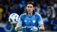 Cássio se revolta, diz que Cruzeiro jogou contra 12 e cita Neymar
