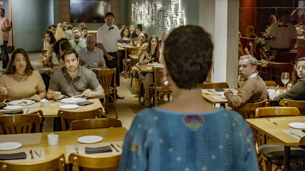 Celina impede tragédia com maionese contaminada em cena icônica de ‘Vale Tudo’