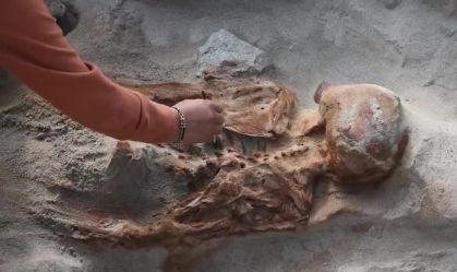 Corpos de 14 vítimas de rituais de sacrifício são achados em templo no Peru