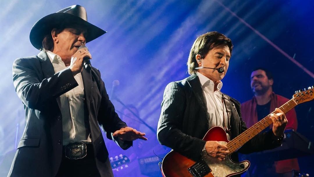 Chitãozinho e Xororó falaram sobre as dificuldades que enfrentaram na época em que o gênero musical sertanejo era criticado