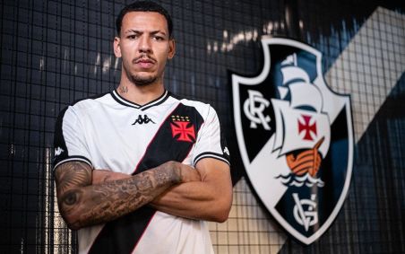 Clayton durante sua apresentação no Vasco