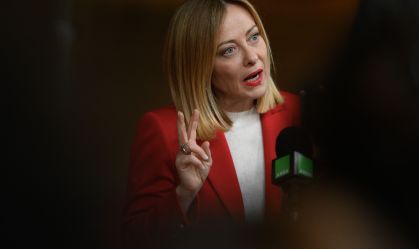 Primeira-ministra da Itália tem fotos manipuladas em site pornô: "Enojada"