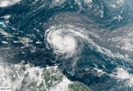 Tempestade no Atlântico se transforma em raro furacão de categoria 5