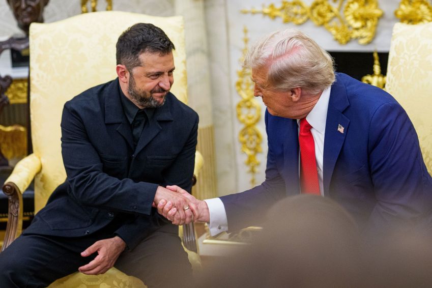 Président de l'Ukraine Volodymyr Zellensky avec le président américain Donald Trump • Aaron Schwartz / CNP / Bloomberg via des images Geetty via CNN Newsource.
