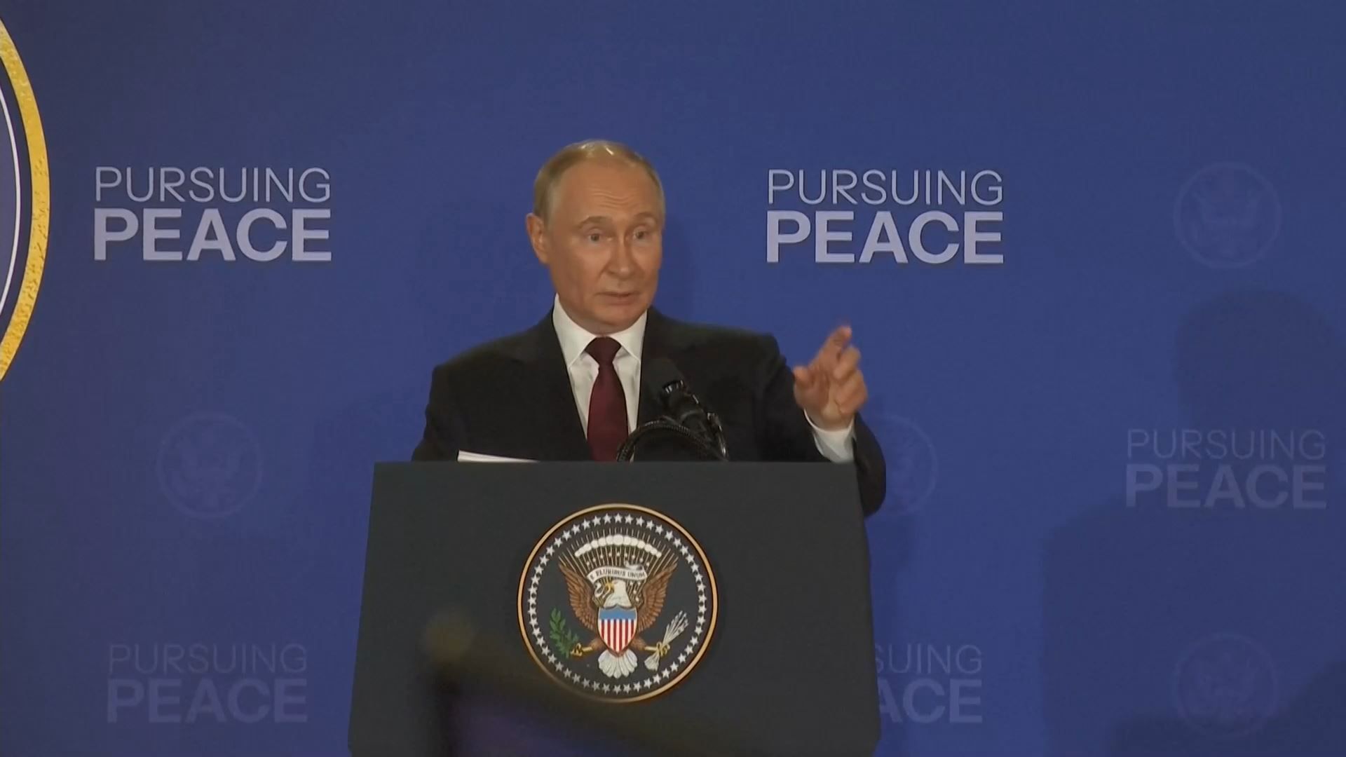 Presidente da Rússia, Vladimir Putin, durante coletiva de imprensa com Donald Trump no Alasca