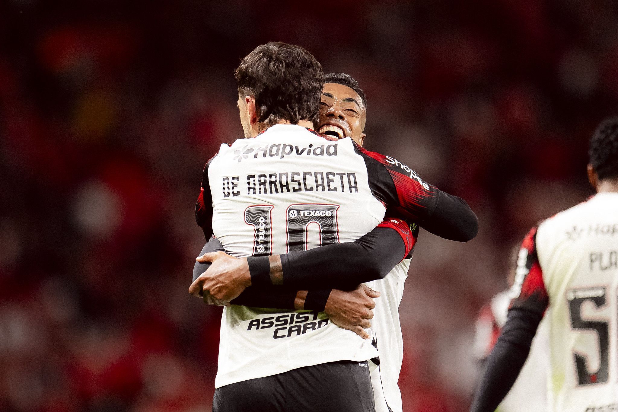 A comemoração dos jogadores do Flamengo em jogo contra o Internacional, pela Libertadores