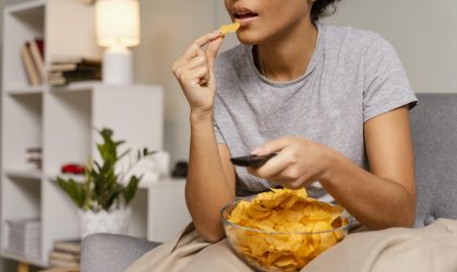 Custo de vista torna brasileiros mais cautelosos em compras, diz pesquisa