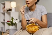 Ultraprocessados afetam os músculos e articulações; médico explica como