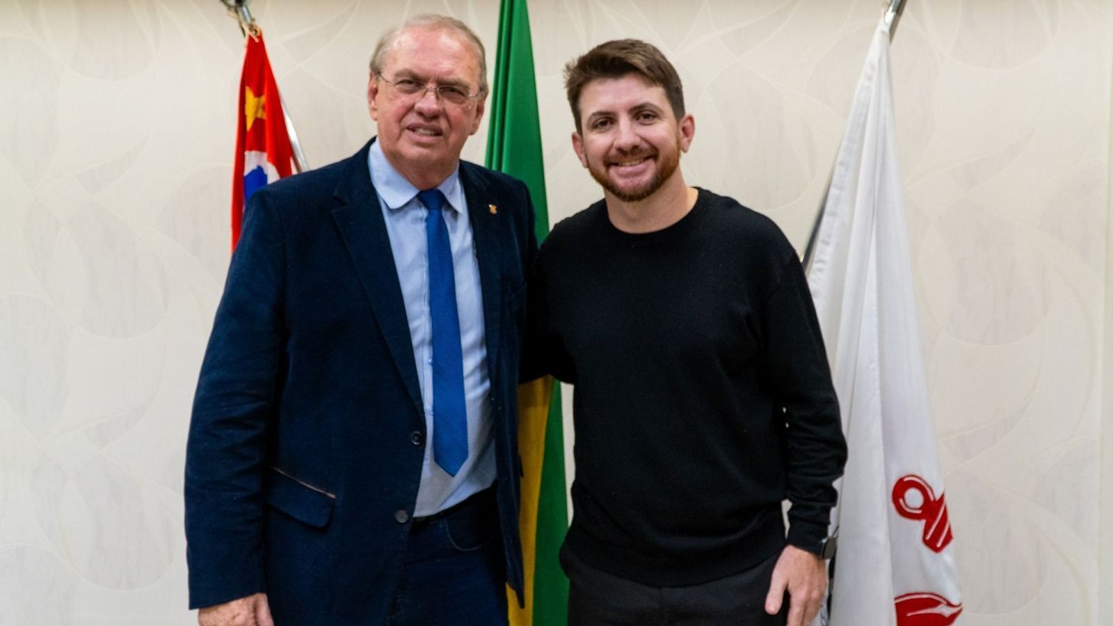 Wlllian Batista, novo treinador do Sub-20 do Corinthians, ao ldo de Osmar Stabile