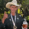 Embriagado e de bota: conheça o Cowboy Corredor que viralizou após corrida