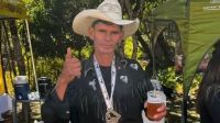 Embriagado e de bota: conheça o Cowboy Corredor que viralizou após corrida