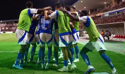 Cássio pega pênalti, Cruzeiro bate CRB e avança na Copa do Brasil