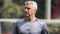 São Paulo recebe Vitória no Brasileiro em busca de reação após eliminação