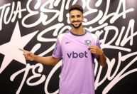 Botafogo anuncia atacante espanhol para sequência da temporada