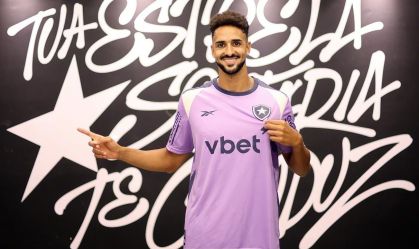 Botafogo anuncia atacante espanhol para sequência da temporada