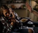 Abuso verbal na infância deixa impactos semelhantes ao físico, diz estudo