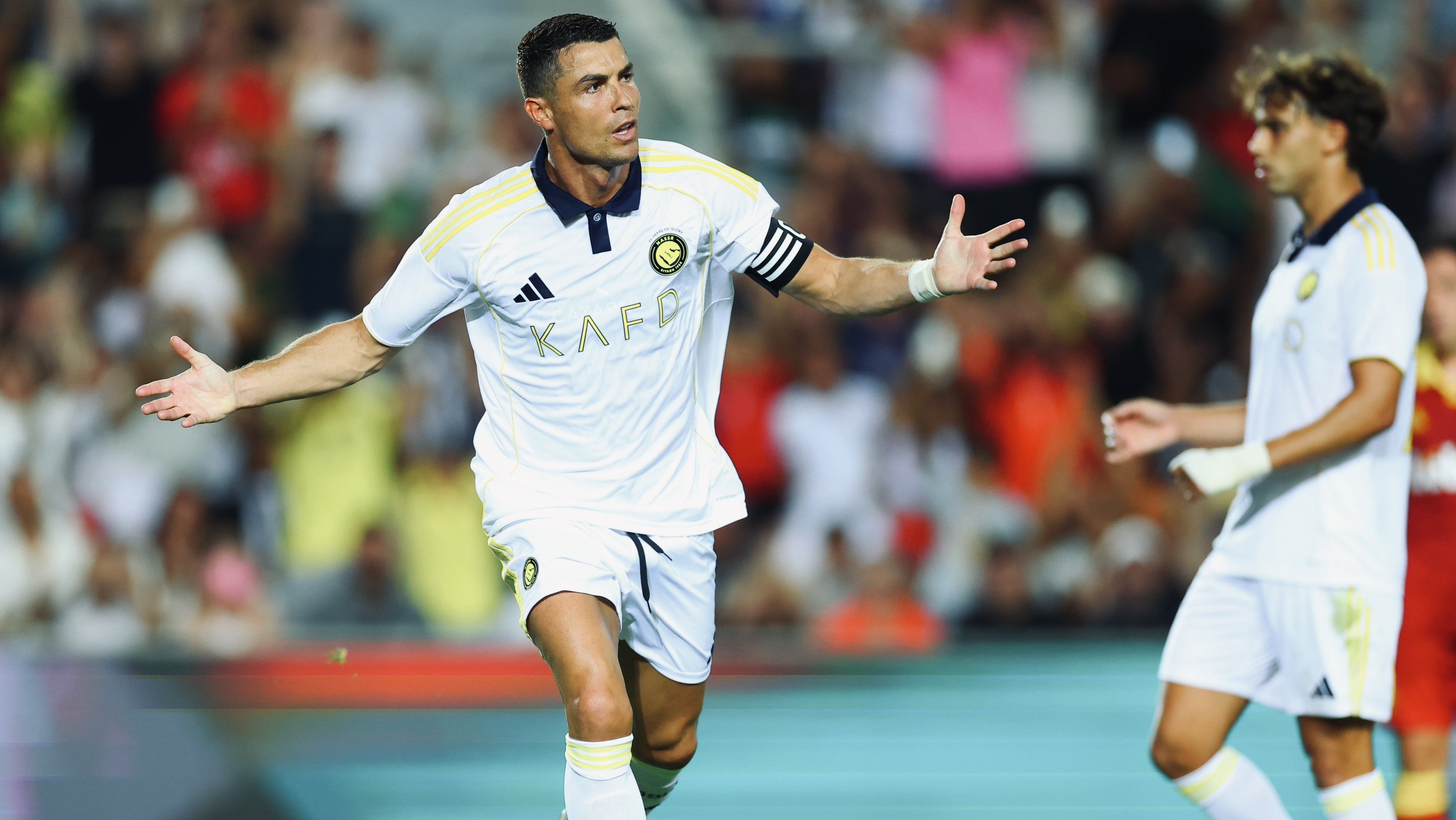 Cristiano Ronaldo comemorando gol em amistoso