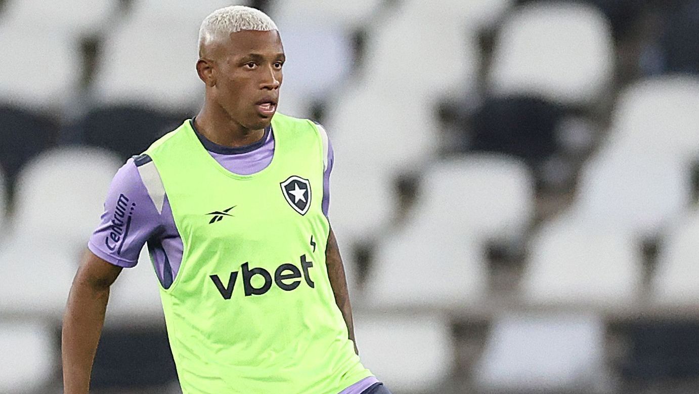 Danilo em treino do Botafogo