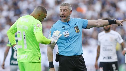 Anderson Daronco em ação em Palmeiras x Corinthians