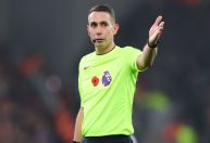 Ex-árbitro da Premier League é banido após xingar Klopp em vídeo
