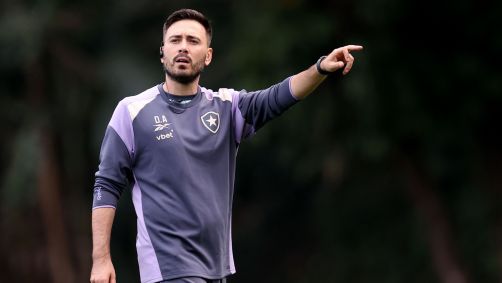 Técnico Davide Ancelotti em treino do Botafogo