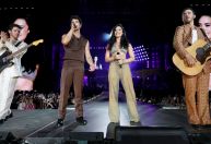 Buscas por "Camp Rock" disparam após Demi Lovato cantar com Jonas Brothers