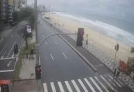 Frente fria traz chuva e ressaca com ondas de até 2,5 m no Rio