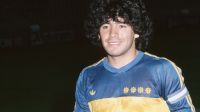 Revista elege camisa do Boca de Maradona como a mais bonita da história