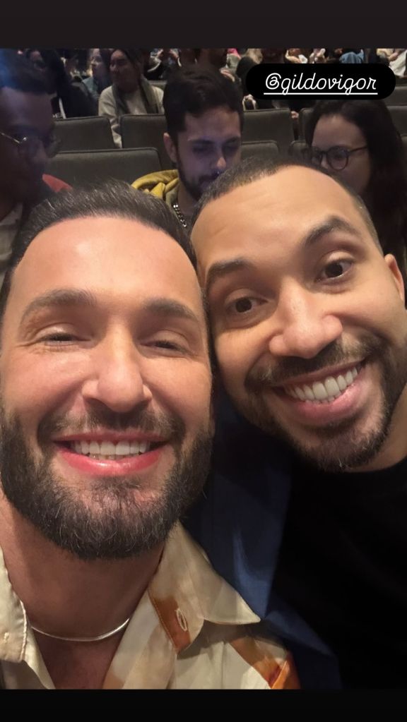 Diego Hypolito e Gil do Vigor curtem juntos espetáculo em SP