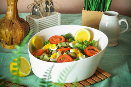 Dieta climatariana propõe escolhas alimentares sustentáveis para reduzir o impacto ambiental e ajudar no combate às mudanças climáticas.