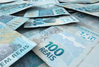 Com alta de passagens aéreas, inflação acelera a 0,18% em novembro