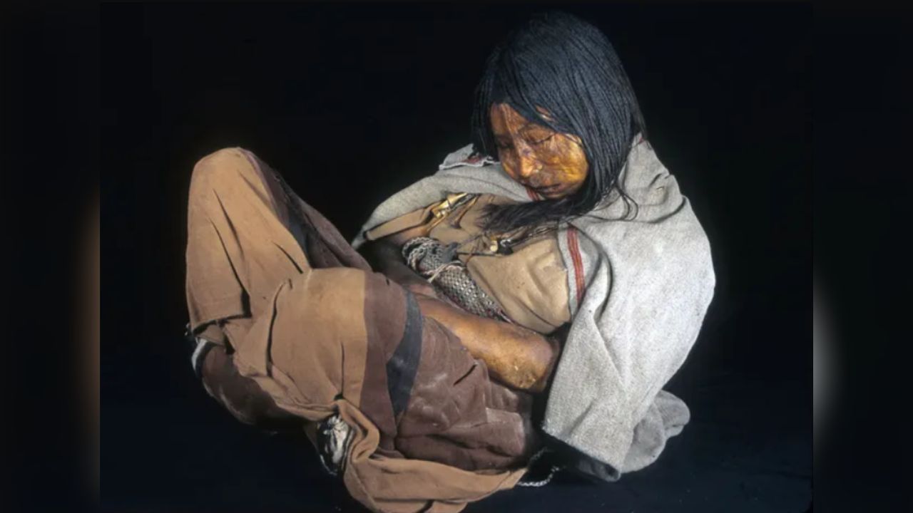 A Donzela, uma das Crianças de Llullaillaco, é a múmia inca mais preservada do vulcão argentino, revelando segredos da capacocha.