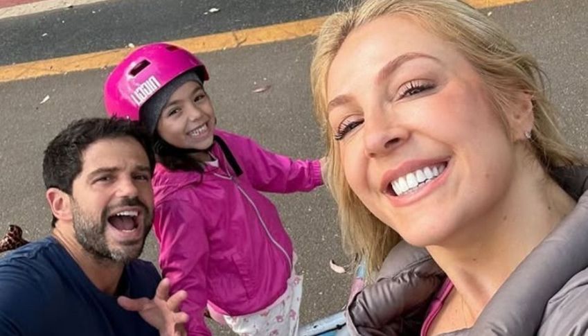Namorada de Duda Nagle publica foto com Zoe • Instagram / Mariana Heller
