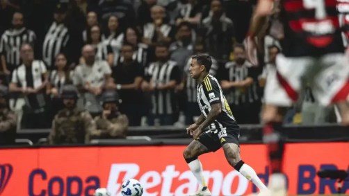 Dudu durante duelo entre Atlético-MG e Flamengo pela Copa do Brasil
