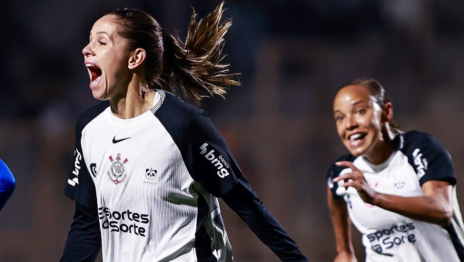 Érika, do Corinthians, comemorando seu gol no Brasileiro Feminino