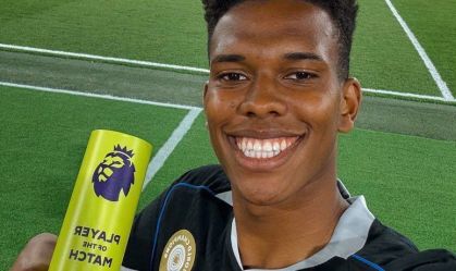 Melhor em campo, Estêvão impressiona em estreia como titular no Chelsea
