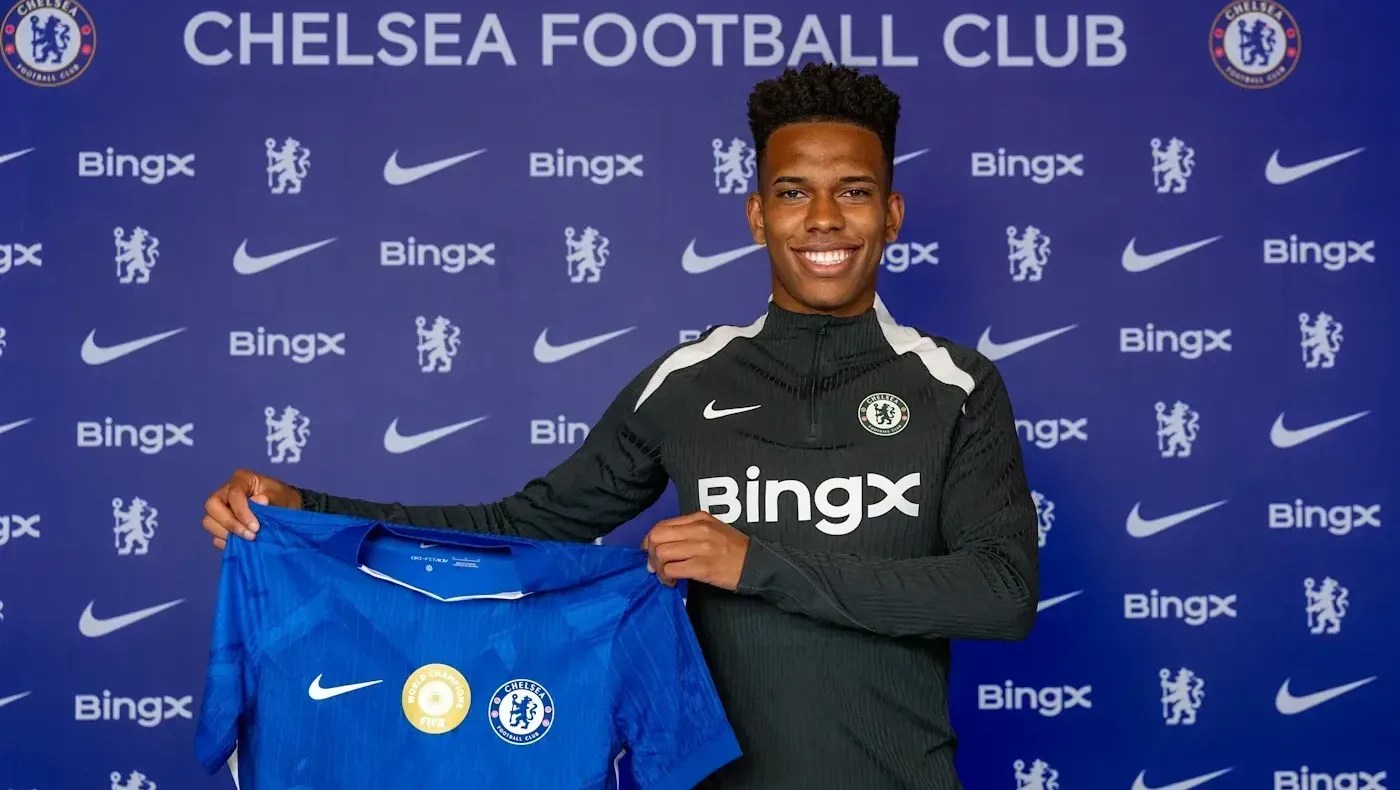 Chelsea anuncia Estêvão