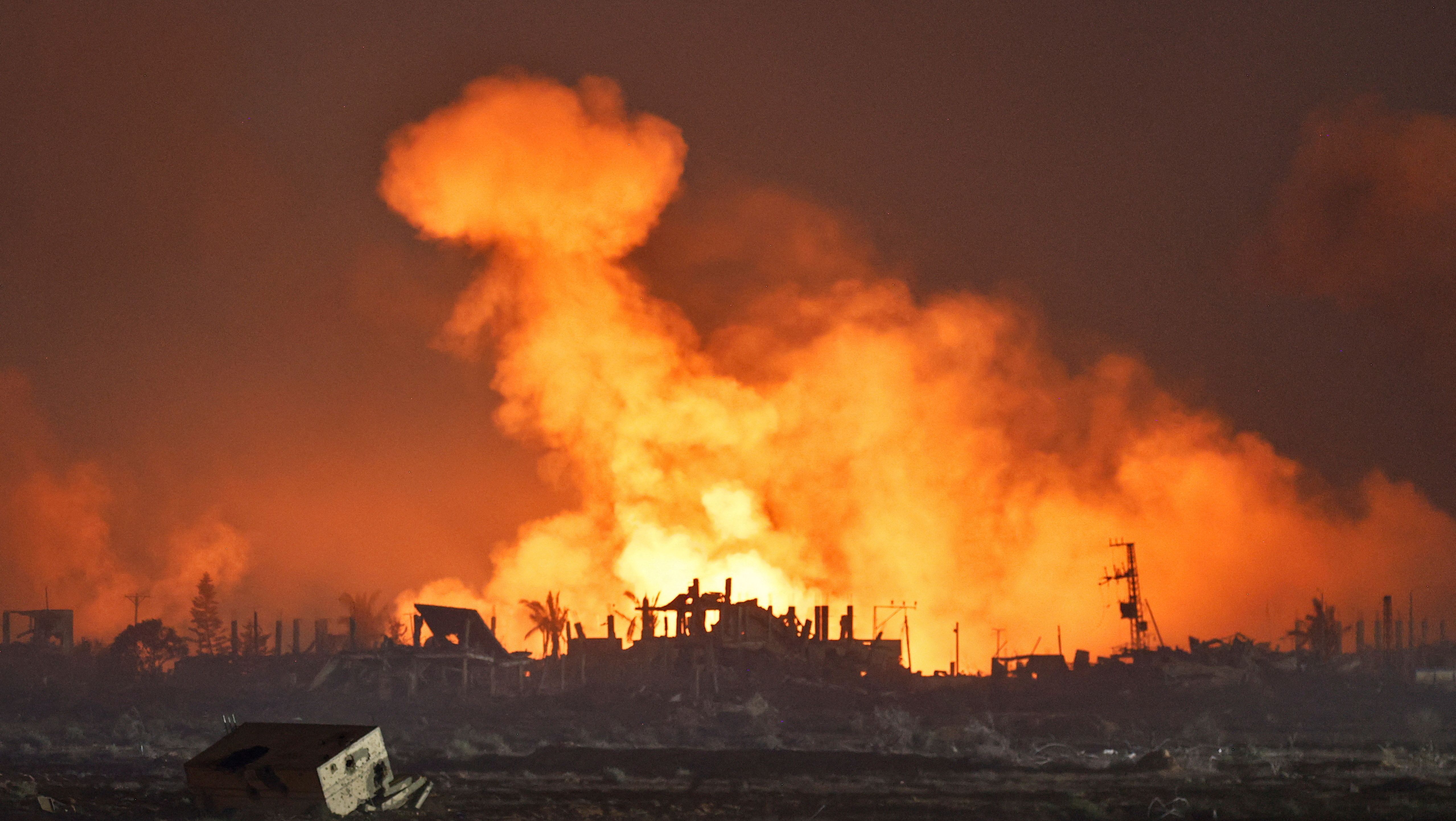 Explosão em Gaza vista do lado israelense da fronteira