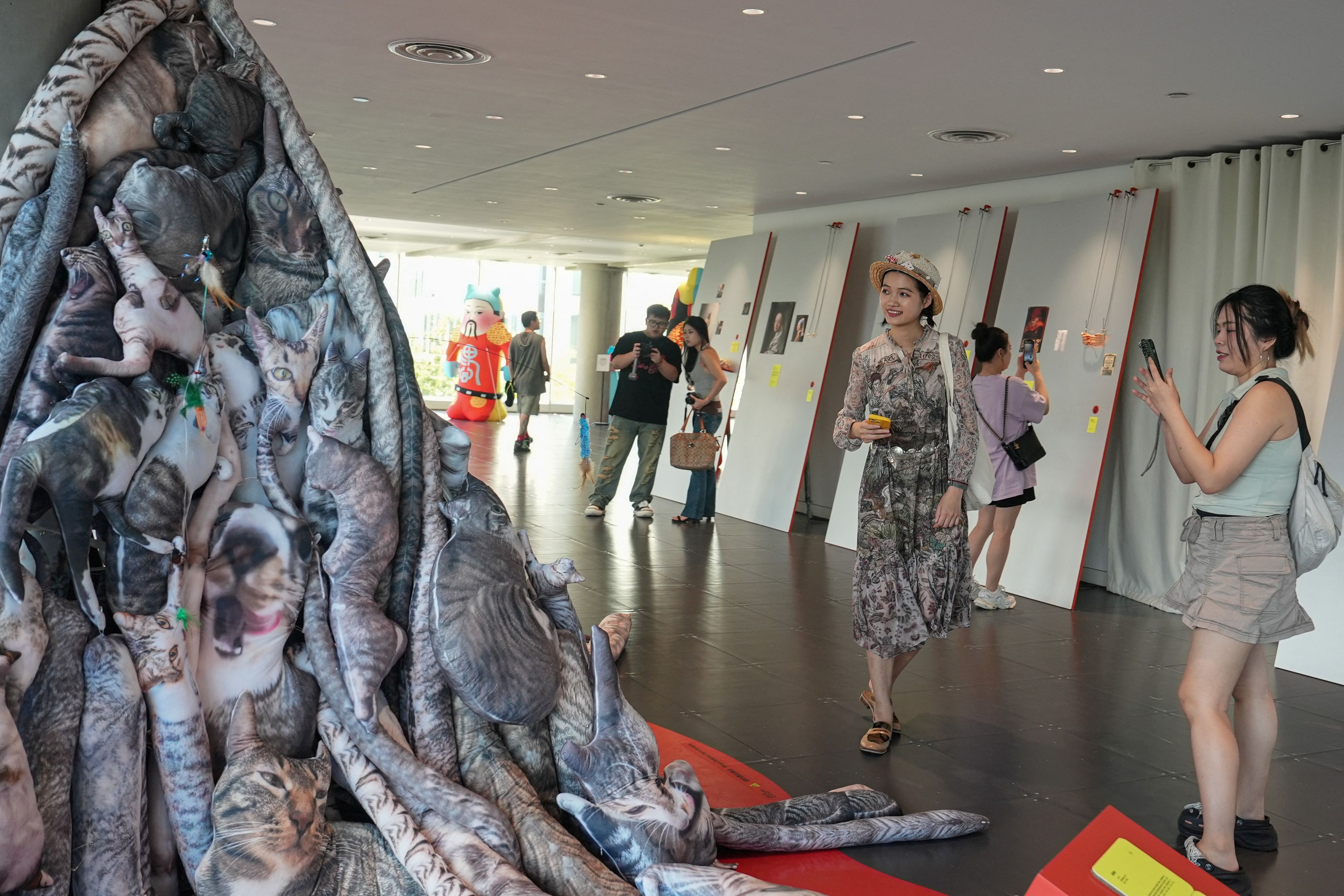 Exposição 'A era dos feios chegou´ em Hangzhou