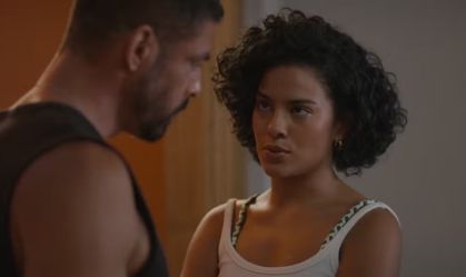"Vale Tudo": após César transar com Odete, Fátima desconfia do amante