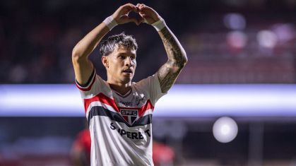 Ferreirinha comemora gol do São Paulo na vitória sobre o Athletico-PR