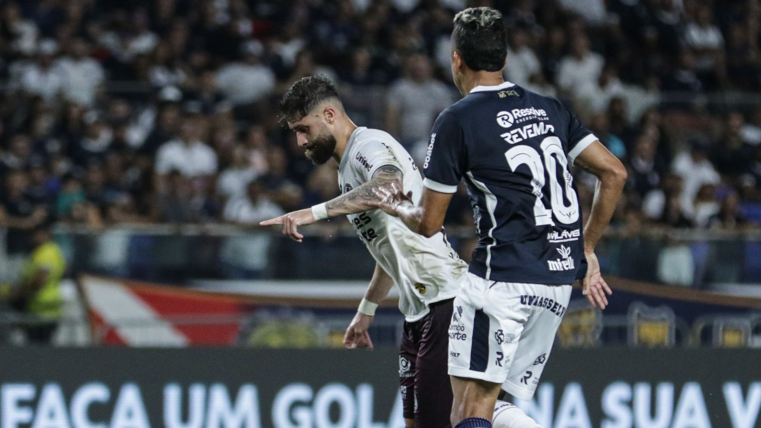 Jogo entre Ferroviária e Remo, pela Série B do Campeonato Brasileiro