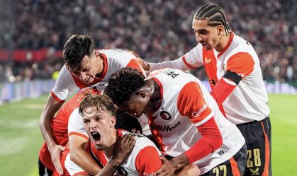 Feyenoord marca no fim, bate time de Mourinho e abre vantagem na Champions