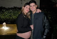 Filha de Tom Cavalcante dá à luz primeiro bebê; veja fotos