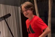 Filho de ex-Flamengo canta Michael Jackson e impressiona a web; veja vídeo