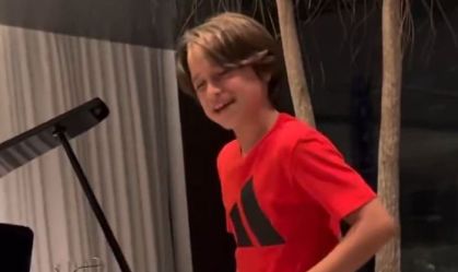 Filho de ex-Flamengo canta Michael Jackson e impressiona a web; veja vídeo