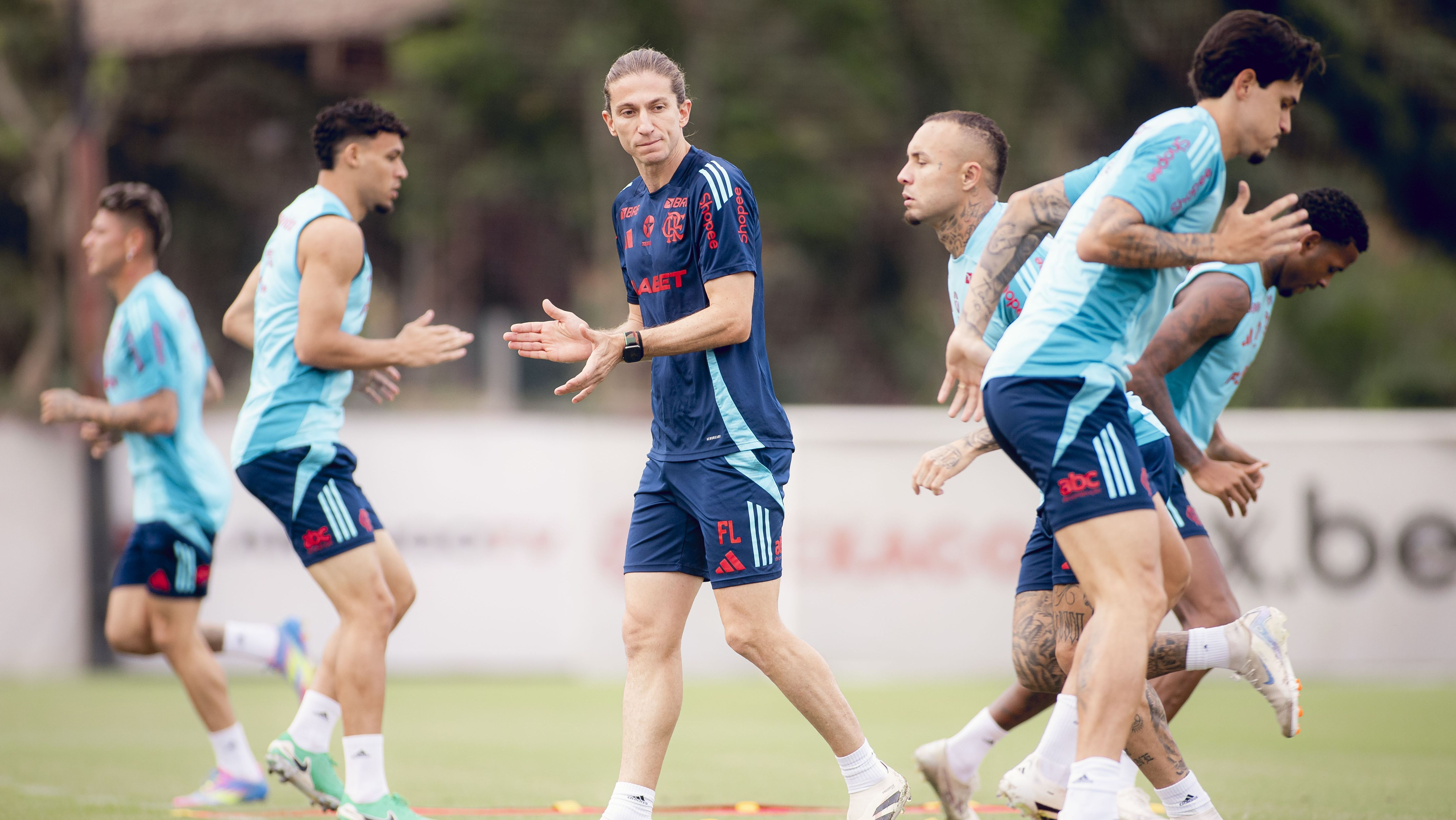 Flamengo busca enxugar ataque: entenda as negociações e o futuro dos centroavantes